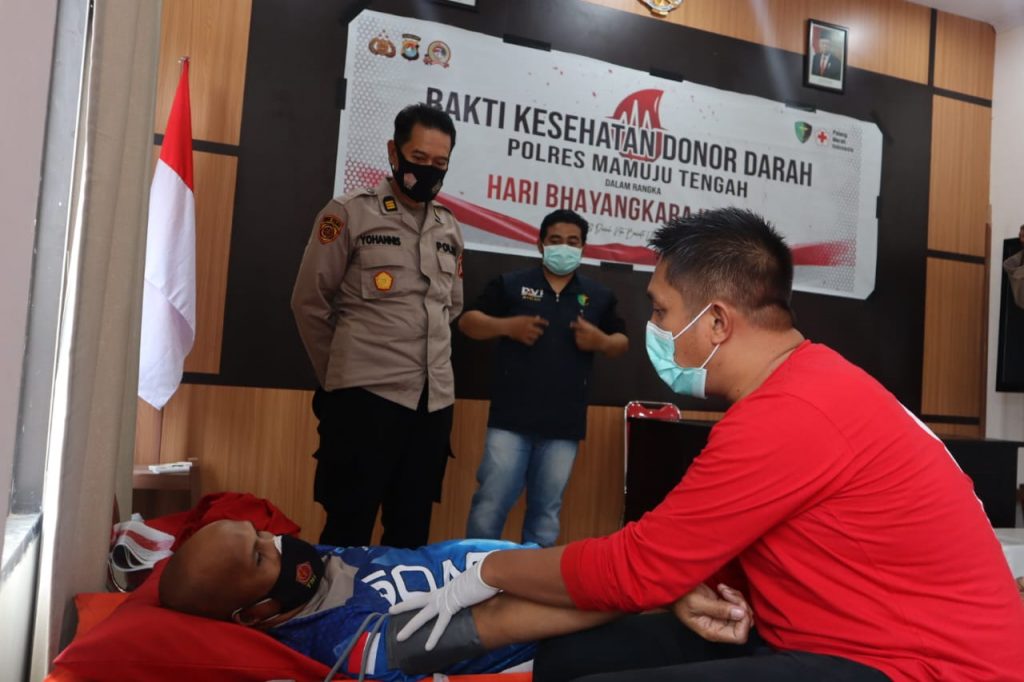 Sambut HUT Bhayangkara Ke-76, Polres Mamuju Tengah Gelar Donor Darah
