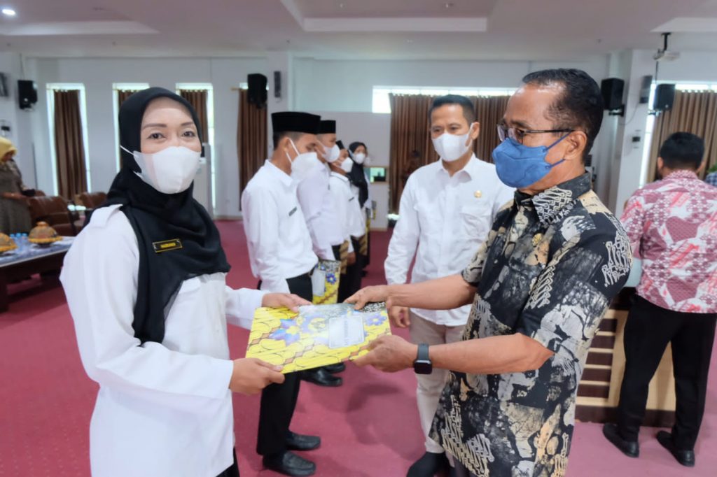 Serahkan SK PPPK Tahap II, Ini Harapan Wakil Bupati Mamuju Tengah