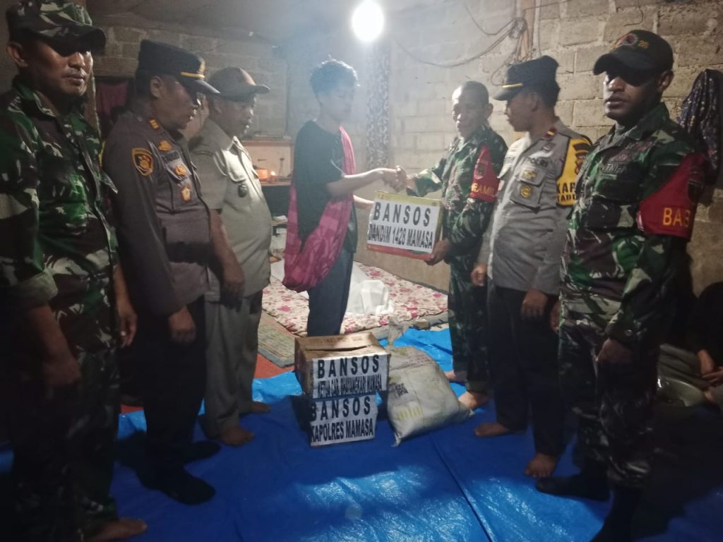 Bencana Tanah Longsor, Lettu Inf Makmur Langsung Perintahkan Babinsa Mengantar Sembako ke Daerah Bencana