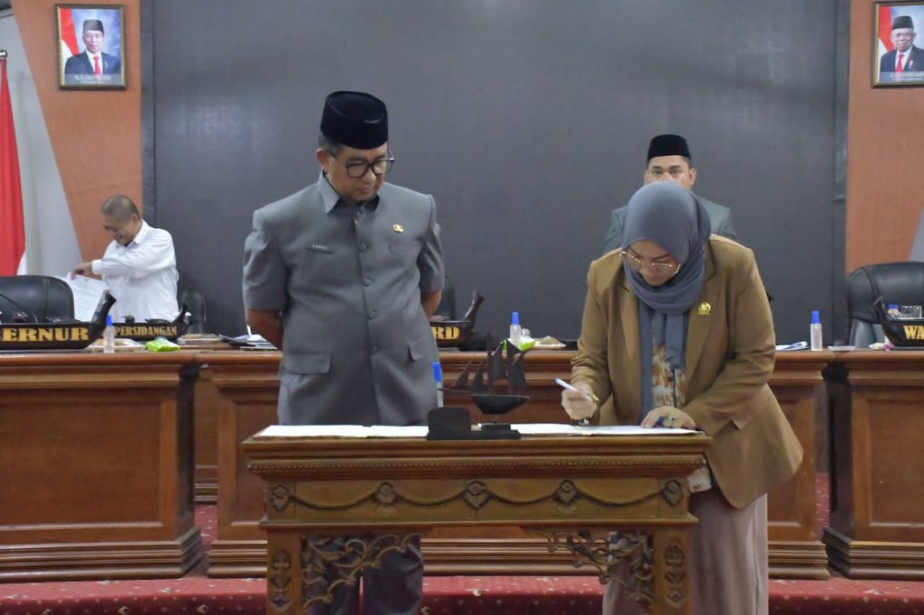 DPRD Sulbar Sahkan Empat Ranperda, Satu Diantaranya Pertanggungjawaban APBD 2021