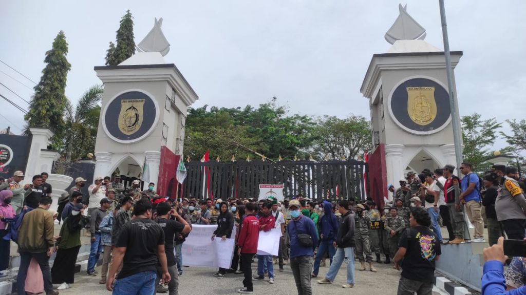 Massa Aksi Sebut Pj Gubernur Sulbar Hanya Pencitraan Tidak Ada Aksi Nyata