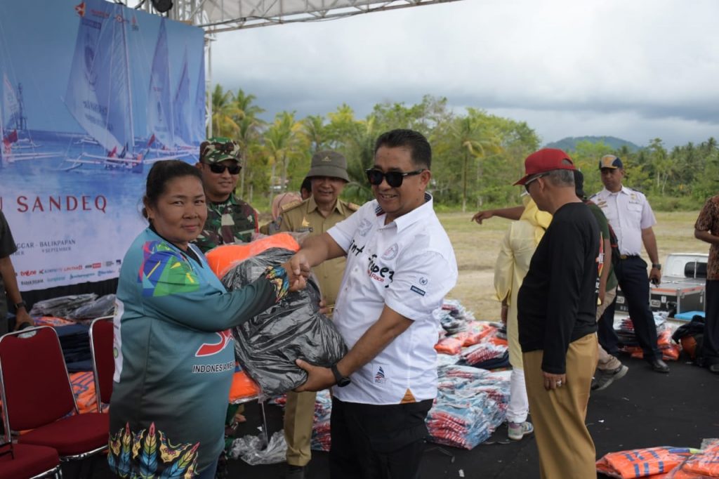 Perlengkapan Passandeq Diserahkan, Akmal Malik : Siapkan Fisik dan Mental