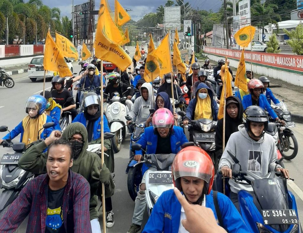 Tolak Kenaikan Harga BBM PMII Mamuju Gelar Unras