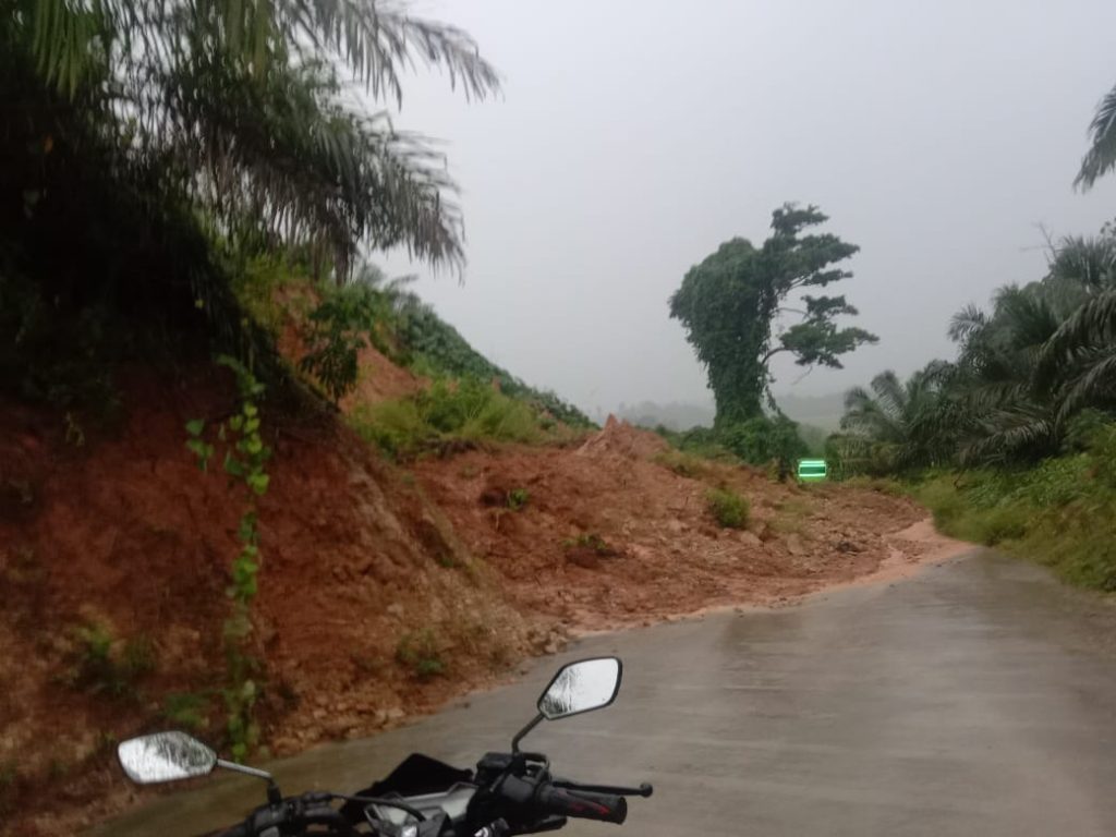Jalan Penghubung Tiga Desa di Kecamatan Pangale Kembali Tertutup Longsor