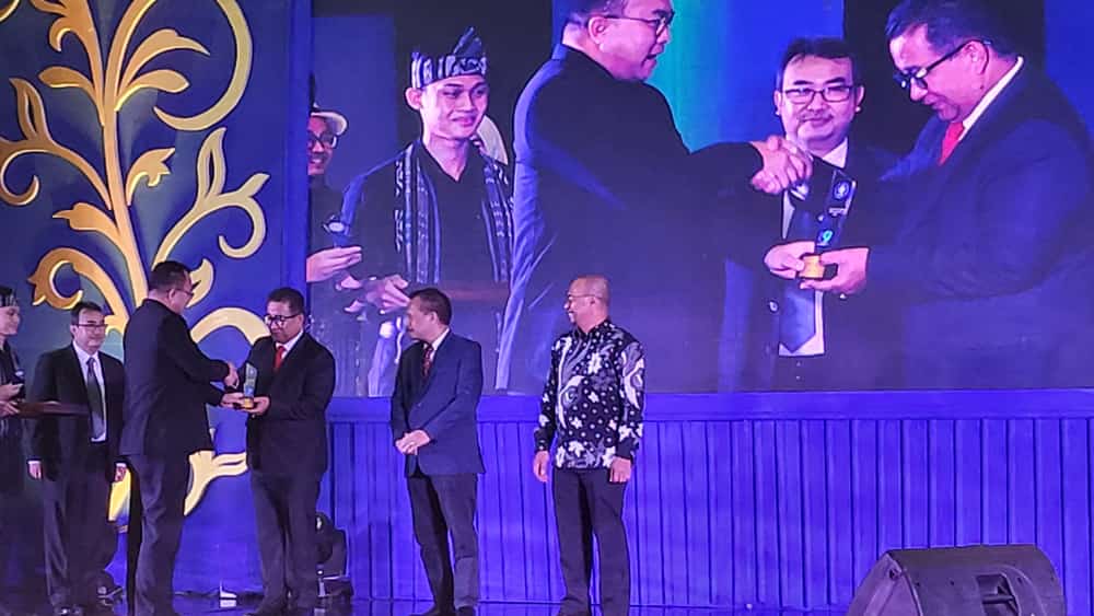 Akmal Malik Diganjar Penghargaan Dari IPB