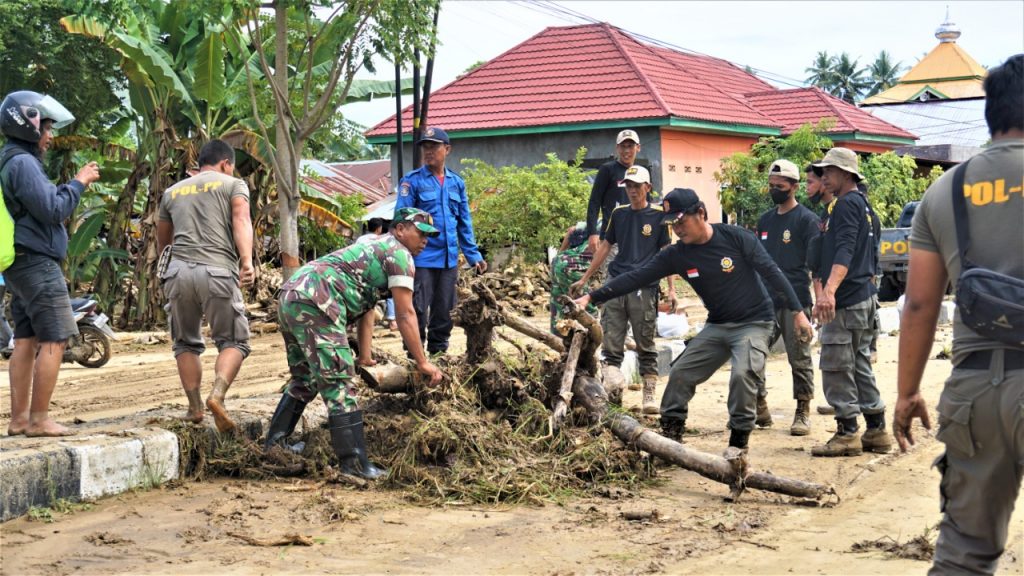 Batal Hadiri Pembukaan MTQ, Akmal Malik Tinjau Warga Terdampak Banjir