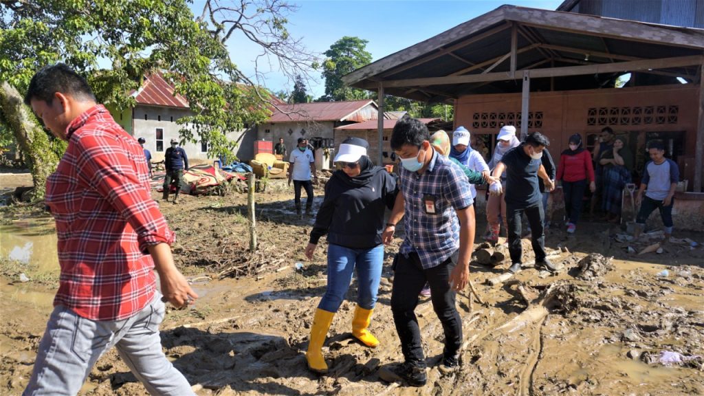 ASN Dan PTT Diterjunkan Bantu Warga Korban Banjir di Kalukku