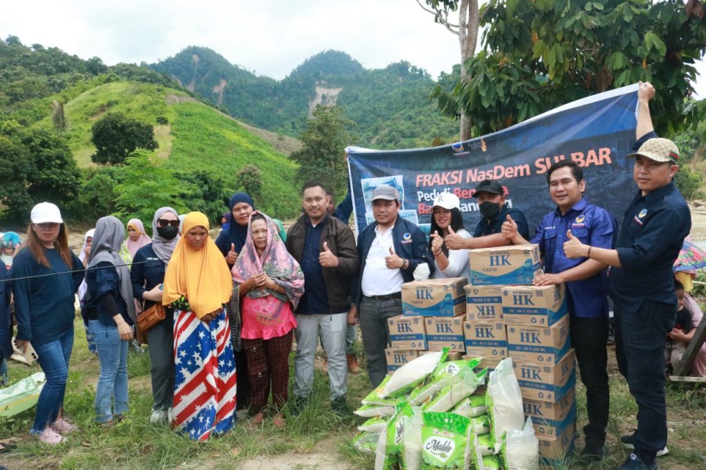 DPW Partai NasDem Sulbar Salurkan Bantuan Untuk Korban Bencana Kalukku