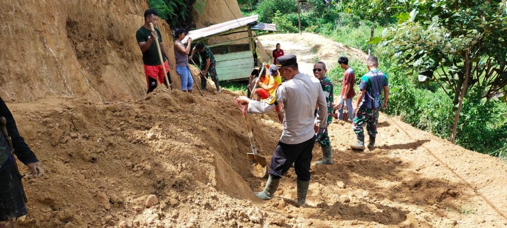 Kolaborasi TNI dan Polri Bangkitkan Budaya Gotong Royong