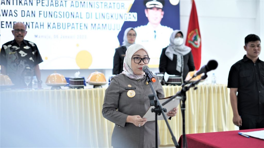 Sutinah Minta Semua Pejabat Publik Wakafkan Diri Demi Masyarakat