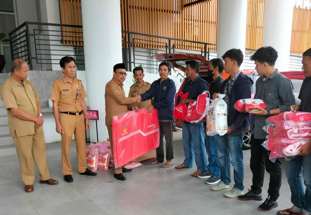Dinsos Mamuju Salurkan Bantuan Untuk Korban Bencana Alam di Pulau Balabalakang