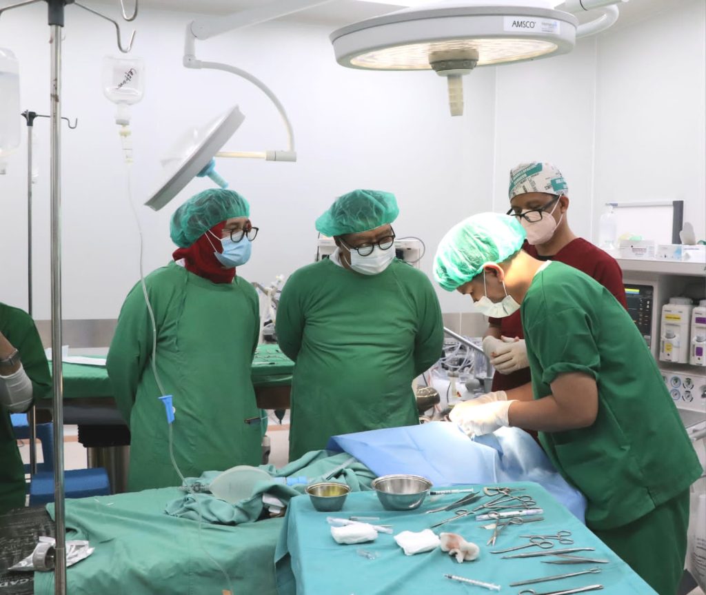 Baksos Kesehatan, IKA Unhas Sulbar Gelar Sunatan Massal dan Operasi Bibir Sumbing