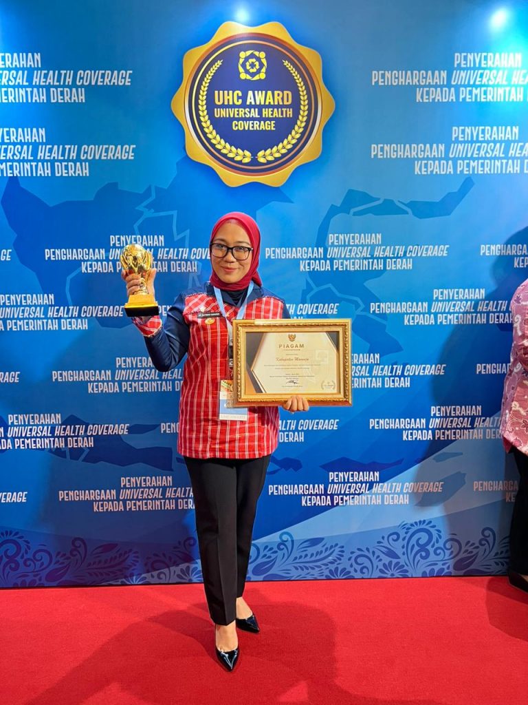 99,52 Persen Penduduk Mamuju Terdaftar JKN, Pemkab Mamuju Kembali Diganjar UHC Award 2023