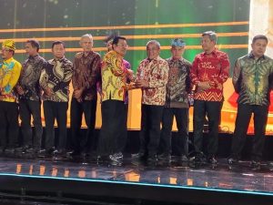 Jadi Provinsi Terbaik Pengendali Inflasi, Sulbar Terima Penghargaan Bapanas Awards