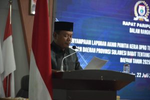 Kabag Umum Sekretariat DPRD Sulbar Bacakan Persetujuan Bersama Ranperda RPJPD 2025-2045
