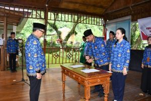 Satu Pejabat Administrator dan 7 Pejabat Fungsional Resmi Dilantik