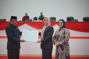 Pemprov Sulbar Serahkan Ranperda APBD 2025 ke Legislatif, Ini Target Pertumbuhan Ekonomi