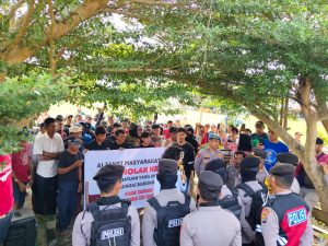 Tolak Tambang Pasir, Aliansi Masyarakat Pesisir Budong-Budong Gelar Aksi Unjuk Rasa