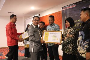 Dinilai Berkontribusi Dalam Pembangunan, Sejumlah UMKM Terima Penghargaan Dari Pemprov Sulbar