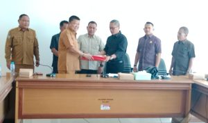 Hasil Seleksi KI Diserahkan ke Komisi 1 DPRD Sulbar
