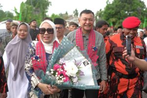 Kedatangan Gubernur Sulbar Dan Bupati Mamuju di Perbatasan Mamuju-Majene Disambut Antusias Warga