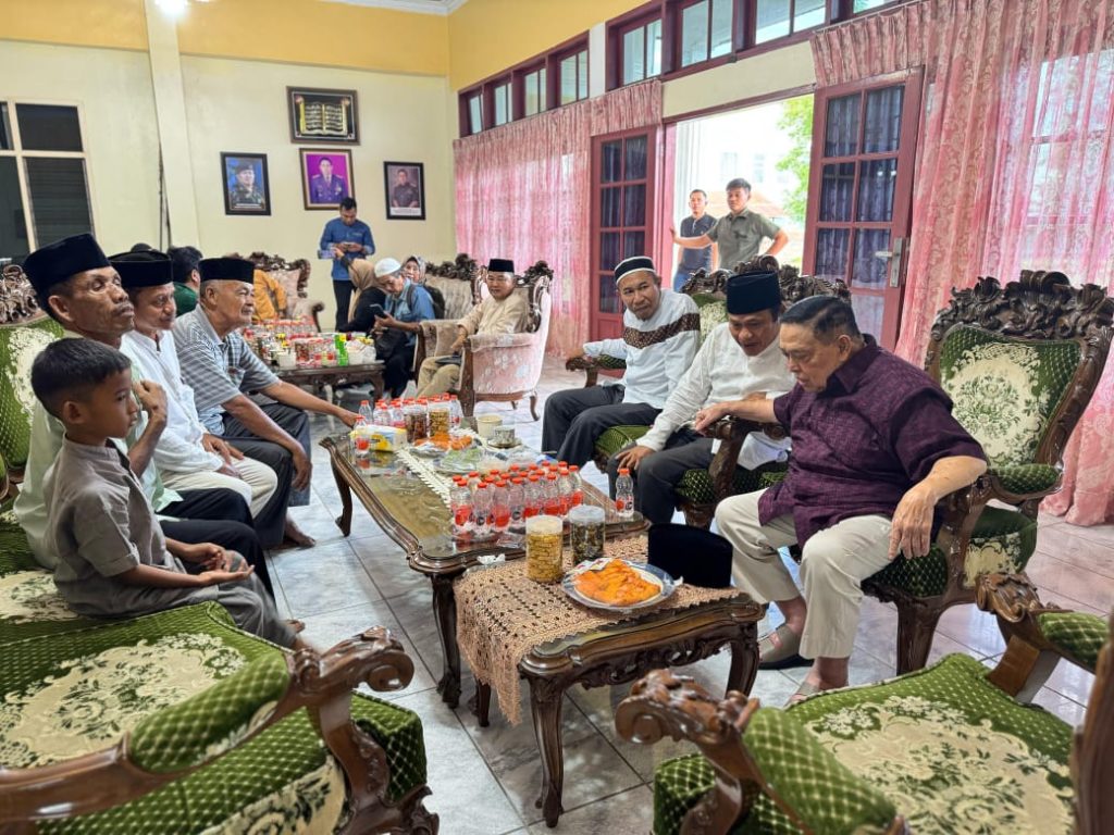 Warga Antusias Hadiri Acara Open House di Kediaman Wagub Sulbar