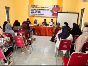 Digitalisasi Layanan Posyandu : Dinkes Sulbar Dampingi 240 Kader Terapkan ’25 Keterampilan Dasar’ di Lapangan