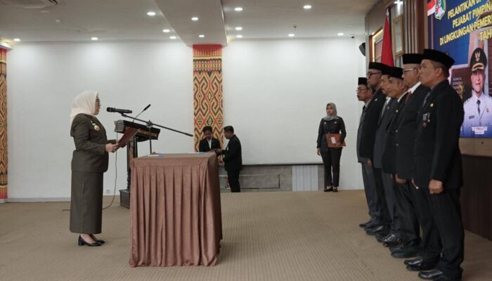 Lantik Enam Pejabat Eselon II, Bupati Sutinah Suhardi : Segera Optimalkan Kinerja Demi Mamuju Keren