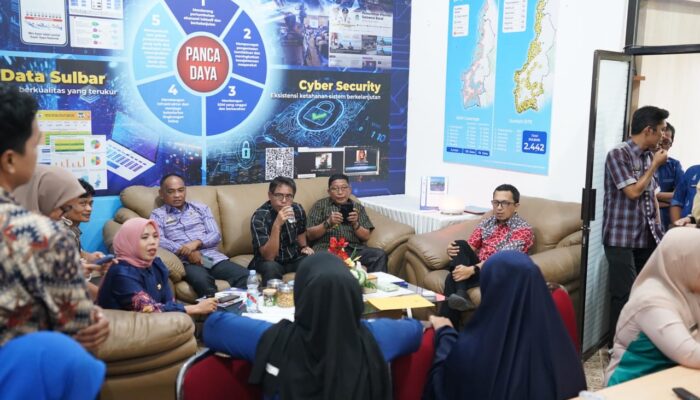 Sidak Pakaian Dinas di Diskominfo Sulbar : Kepatuhan Atribut Jadi Indikator Penilaian TPP ASN