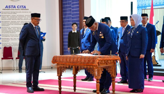 Gubernur SDK Lantik 14 Pejabat Pimpinan Tinggi Pratama Sulbar, Tekankan Penyegaran Organisasi