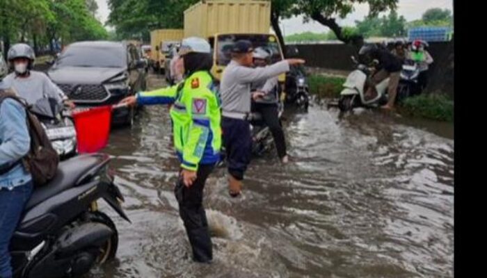 Peringatan Dini BMKG : BPBD Sulbar Siaga Cuaca Ekstrem Hingga 2 Februari 2026
