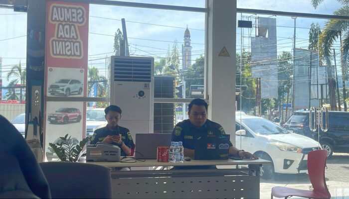 Servis Sambil Bayar Pajak : Bapenda Sulbar Buka Layanan Samsat Keliling Rutin di Toyota Mamuju