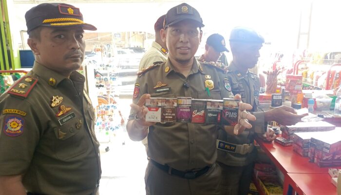 Gempur Rokok Ilegal di Mamuju Tengah, Satpol PP Sulbar Edukasi Pelaku Usaha Demi Amankan PAD