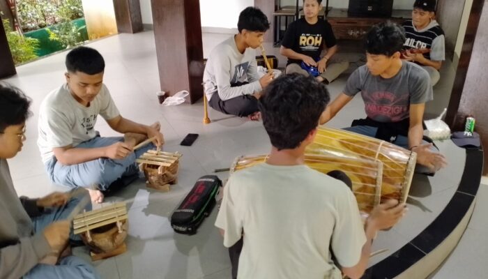 Melintasi Batas Suku, Musik Tradisional Sulbar Pikat Generasi Muda Lintas Daerah di TMII