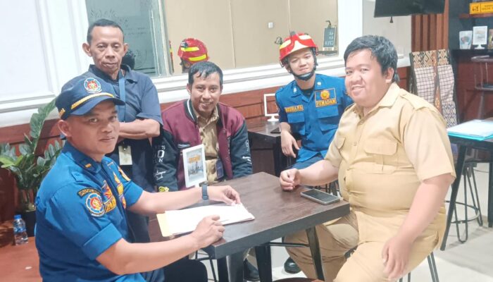 Tingkatkan Kewaspadaan di Jakarta, ASN Badan Penghubung Sulbar Simulasi Penanganan Kebakaran Bersama Satgas Damkar