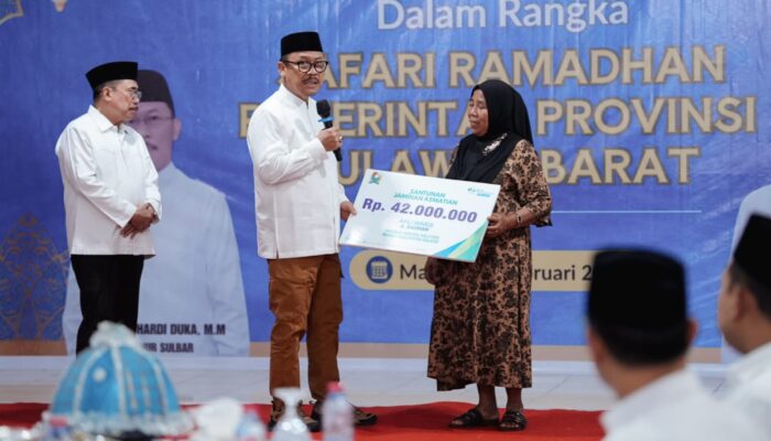 Safari Ramadan di Majene : Gubernur SDK Salurkan 1.000 Paket Sembako dan Alokasikan Rp50 Miliar untuk Pembangunan