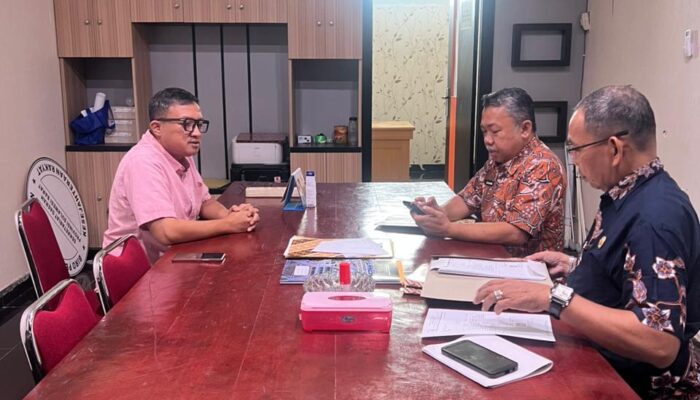 Resmi, Pemprov Sulbar Serahkan SK Gubernur Terkait PAW Pimpinan DPRD Pasangkayu