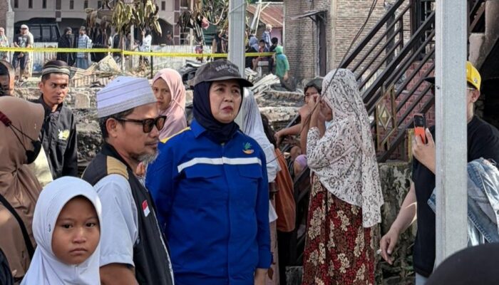 Respon Cepat Musibah Kebakaran di Balanipa, Kadinsos Sulbar Pimpin Evakuasi dan Salurkan Bantuan Darurat