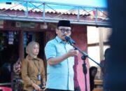Hadir di Galung Tulu, Gubernur Suhardi Duka Salurkan Bantuan Rp600 Juta untuk Korban Kebakaran Polman