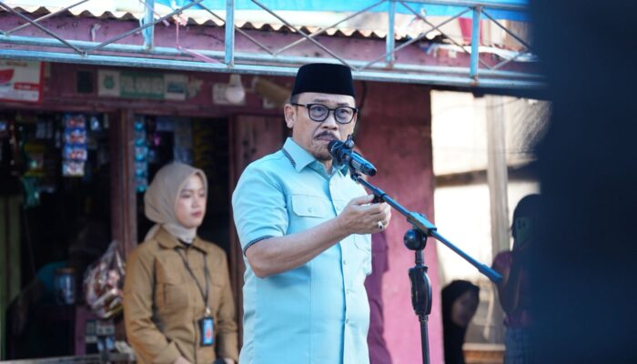 Hadir di Galung Tulu, Gubernur Suhardi Duka Salurkan Bantuan Rp600 Juta untuk Korban Kebakaran Polman