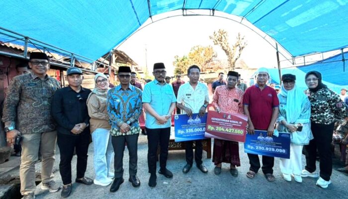 Respon Cepat Tanggap Darurat : Gubernur SDK dan Kadinsos Sulbar Serahkan Bantuan bagi Korban Kebakaran Galung Tulu