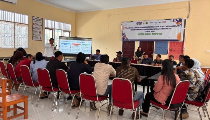 Kunci Kebijakan Tepat Sasaran : Dinsos P3A PMD Sulbar Gembleng Petugas Rekonfirmasi Data Anak Tidak Sekolah di Mamuju Tengah