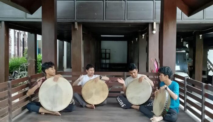 Rawana Mandar Bergema di TMII : Generasi Muda Jakarta Antusias Dalami Filosofi dan Irama Tradisional Sulawesi Barat