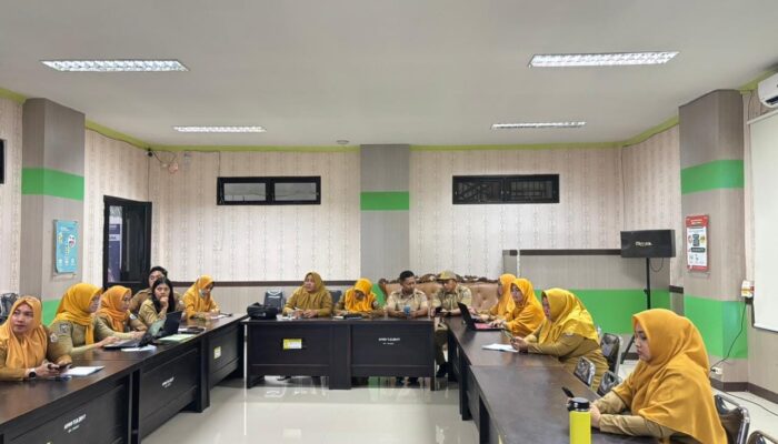 Investasi Generasi Unggul : DKPPKB Sulbar Evaluasi Total Program Kesehatan Ibu dan Anak demi Standar Layanan Prima