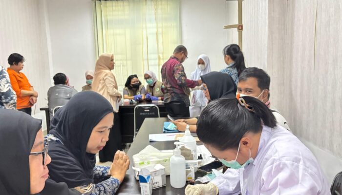 Wujudkan SDM Produktif, DKPPKB Sulbar Gelar Skrining Kesehatan dan Ajak Warga Rutin Cek Medis