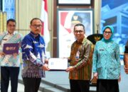 Standar Global! Gubernur SDK Serahkan Sertifikat Tsinghua University China kepada Alumni Digital Leadership Sulbar