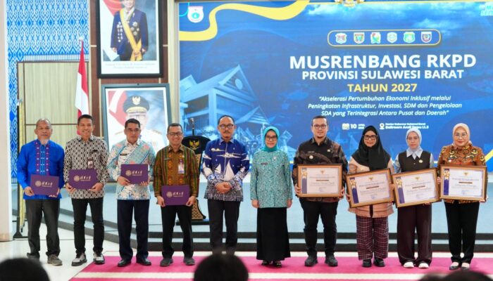 Apresiasi Kinerja Pembangunan, Gubernur SDK Ganjar Empat Kabupaten Terbaik di Musrenbang Sulbar 2027