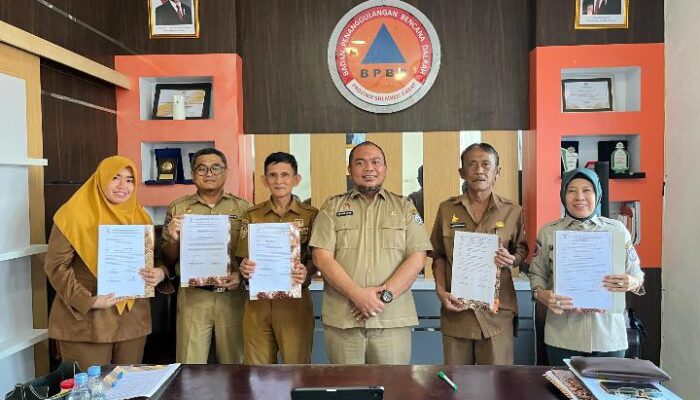 Perkuat Komitmen Penanggulangan Bencana, Kalaksa BPBD Sulbar Teken Perjanjian Kinerja Bersama Jajaran