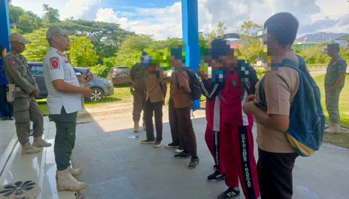 Bolos di Kawasan Pantai, Enam Pelajar SMA Terjaring Operasi Tertib Satpol PP Sulbar