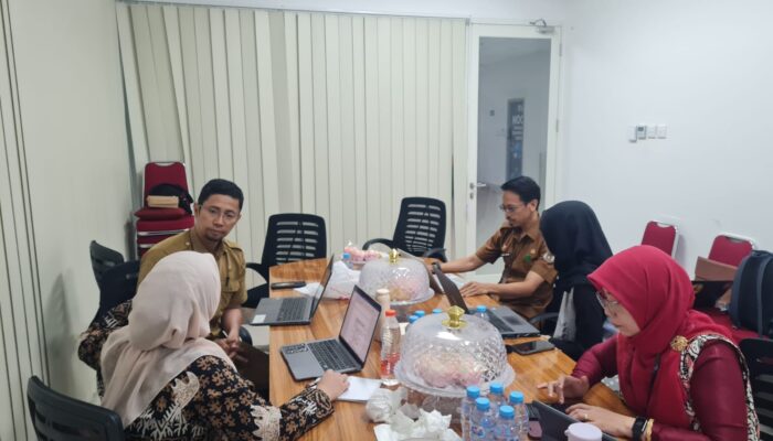 Perkuat Transparansi, Bapenda Sulbar Serahkan Dokumen Pengelolaan PAD ke Itjen Kemendagri